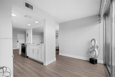 Condo in Miami, Florida, 3 bedrooms  № 1401377 - photo 7