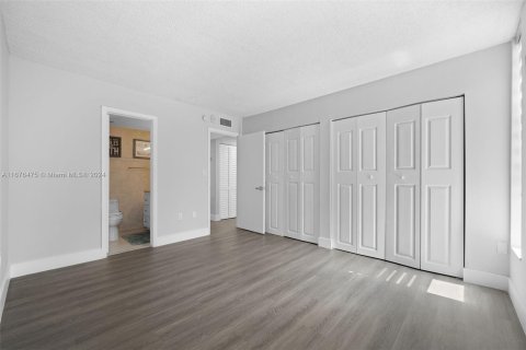 Condo in Miami, Florida, 3 bedrooms  № 1401377 - photo 14