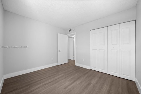 Condo in Miami, Florida, 3 bedrooms  № 1401377 - photo 19