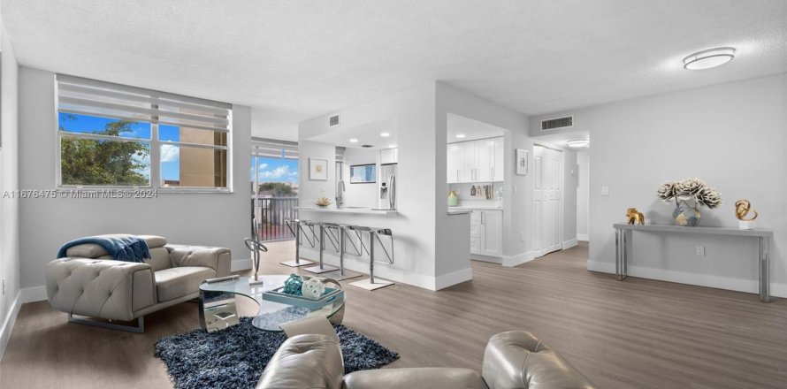 Condo in Miami, Florida, 3 bedrooms  № 1401377