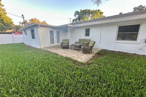 House in Sarasota, Florida 3 bedrooms, 120.49 sq.m. № 1354435 - photo 21