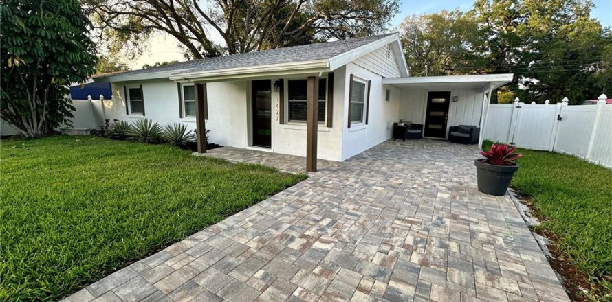 House in Sarasota, Florida 3 bedrooms, 120.49 sq.m. № 1354435