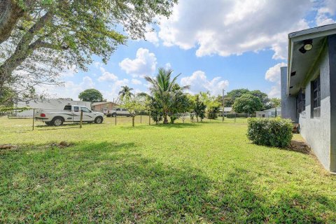 House in Delray Beach, Florida 4 bedrooms, 264.77 sq.m. № 1027014 - photo 2