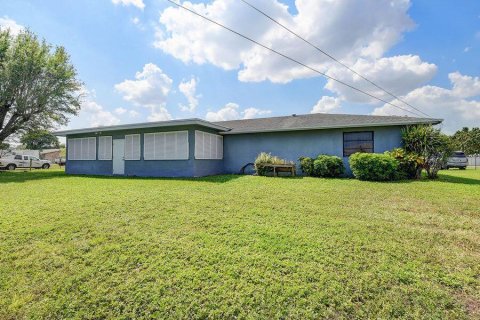 House in Delray Beach, Florida 4 bedrooms, 264.77 sq.m. № 1027014 - photo 5