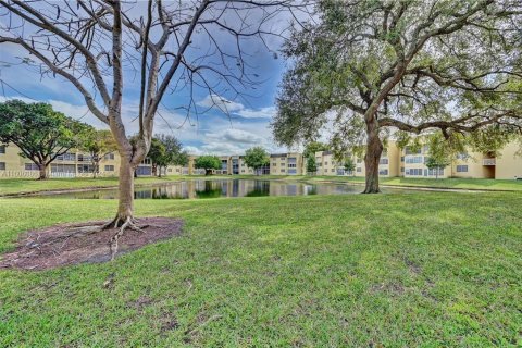 Copropriété à vendre à Tamarac, Floride: 2 chambres, 81.75 m2 № 1236399 - photo 3