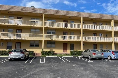 Condo in Tamarac, Florida, 2 bedrooms  № 1236399 - photo 4