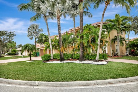 House in Coral Springs, Florida 5 bedrooms, 304.63 sq.m. № 1061080 - photo 19