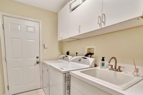 Casa en venta en Coral Springs, Florida, 5 dormitorios, 304.63 m2 № 1061080 - foto 29