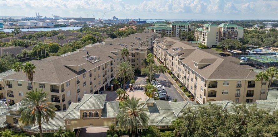 Condo in Tampa, Florida, 2 bedrooms  № 1372075