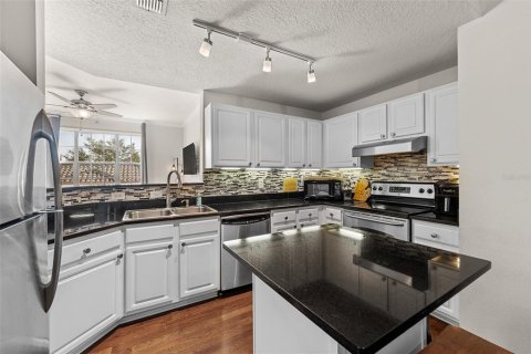 Condo in Tampa, Florida, 2 bedrooms  № 1372075 - photo 3