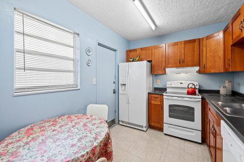 Condo in Hallandale Beach, Florida, 2 bedrooms  № 1058911 - photo 4