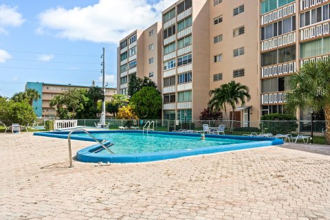 Condominio en venta en Hallandale Beach, Florida, 2 dormitorios, 101.45 m2 № 1058911 - foto 1