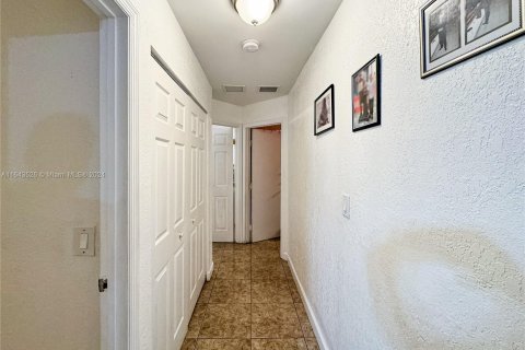 Casa en venta en Hialeah, Florida, 4 dormitorios, 149.67 m2 № 1331486 - foto 17