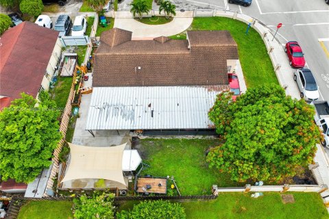 Casa en venta en Hialeah, Florida, 4 dormitorios, 149.67 m2 № 1331486 - foto 28