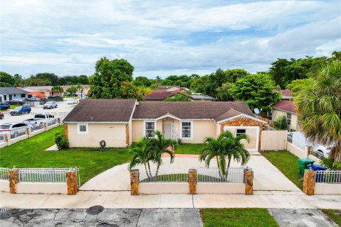 House in Hialeah, Florida 4 bedrooms, 149.67 sq.m. № 1331486 - photo 29