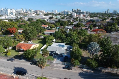 Propiedad comercial en venta en Miami, Florida № 1379156 - foto 13