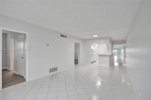 Condo in Fort Lauderdale, Florida, 2 bedrooms  № 1397003 - photo 8