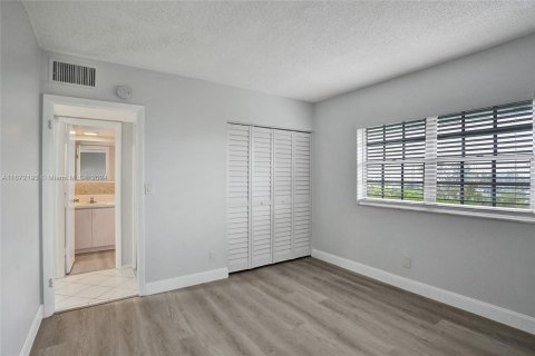 Condo in Fort Lauderdale, Florida, 2 bedrooms  № 1397003 - photo 21