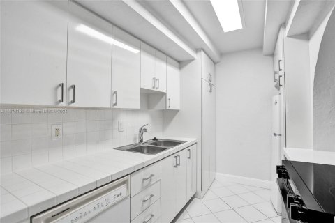 Condo in Fort Lauderdale, Florida, 2 bedrooms  № 1397003 - photo 14