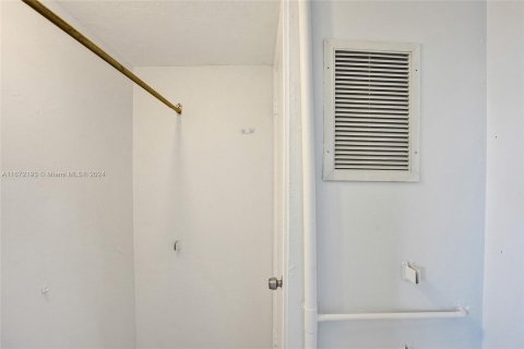 Condo in Fort Lauderdale, Florida, 2 bedrooms  № 1397003 - photo 23