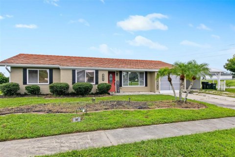 House in North Port, Florida 3 bedrooms, 153.29 sq.m. № 1341310 - photo 1