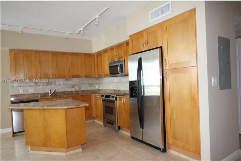 Condominio en venta en Hallandale Beach, Florida, 3 dormitorios, 137.59 m2 № 1075218 - foto 4