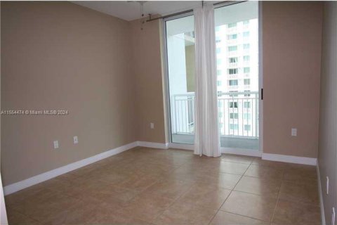 Condo in Hallandale Beach, Florida, 3 bedrooms  № 1075218 - photo 6