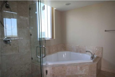 Condo in Hallandale Beach, Florida, 3 bedrooms  № 1075218 - photo 9