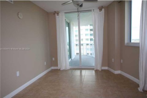 Condo in Hallandale Beach, Florida, 3 bedrooms  № 1075218 - photo 5