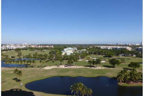 Condo in Hallandale Beach, Florida, 3 bedrooms  № 1075218 - photo 20