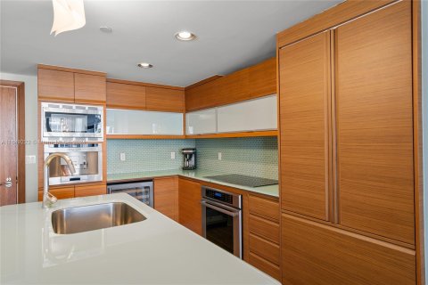 Condo in Miami Beach, Florida, 1 bedroom  № 1348623 - photo 4