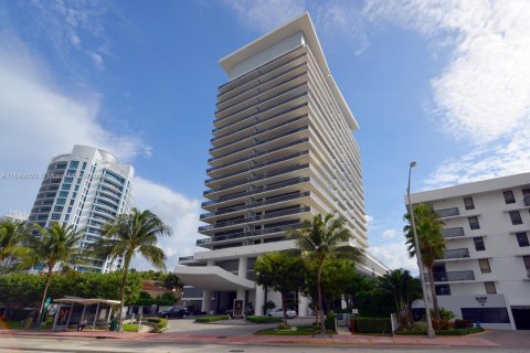 Condo in Miami Beach, Florida, 1 bedroom  № 1348623 - photo 21