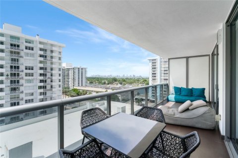 Condo in Miami Beach, Florida, 1 bedroom  № 1348623 - photo 18