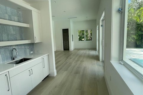 Casa en venta en Miami, Florida, 6 dormitorios, 657.28 m2 № 1333285 - foto 28