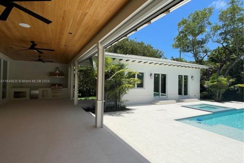 Villa ou maison à vendre à Miami, Floride: 6 chambres, 657.28 m2 № 1333285 - photo 17