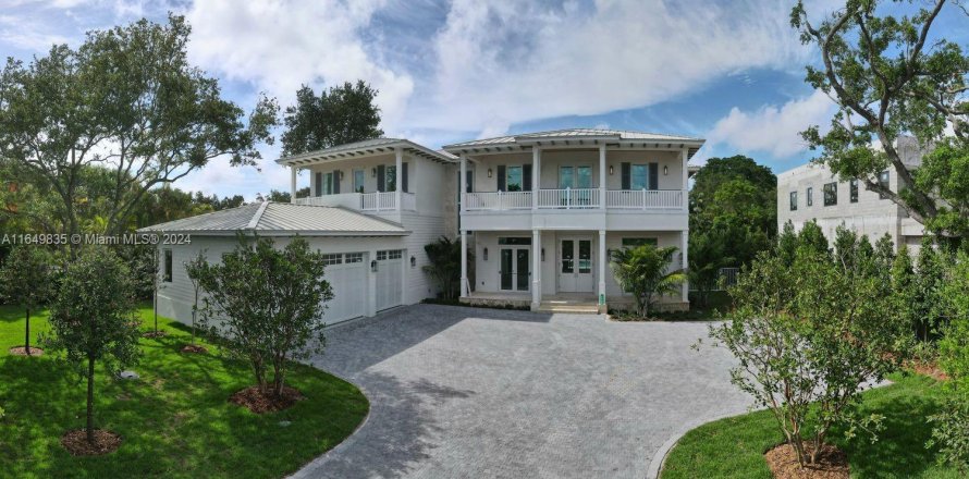 Casa en Miami, Florida 6 dormitorios, 657.28 m2 № 1333285