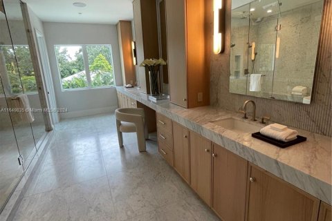 Casa en venta en Miami, Florida, 6 dormitorios, 657.28 m2 № 1333285 - foto 11