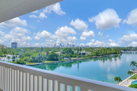 Condo in Bay Harbor Islands, Florida, 3 bedrooms  № 1348621 - photo 30