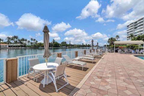 Condominio en venta en Bay Harbor Islands, Florida, 3 dormitorios, 225.57 m2 № 1348621 - foto 29