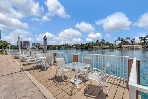 Condominio en venta en Bay Harbor Islands, Florida, 3 dormitorios, 225.57 m2 № 1348621 - foto 23