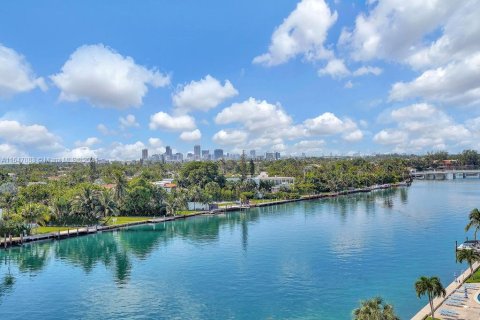 Copropriété à vendre à Bay Harbor Islands, Floride: 3 chambres, 225.57 m2 № 1348621 - photo 22