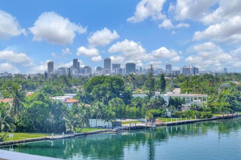 Condo in Bay Harbor Islands, Florida, 3 bedrooms  № 1348621 - photo 1