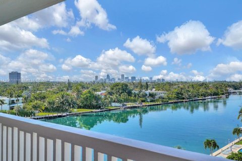 Copropriété à vendre à Bay Harbor Islands, Floride: 3 chambres, 225.57 m2 № 1348621 - photo 2