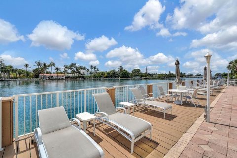 Copropriété à vendre à Bay Harbor Islands, Floride: 3 chambres, 225.57 m2 № 1348621 - photo 28