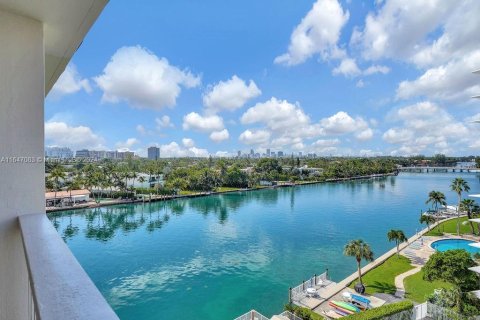 Condo in Bay Harbor Islands, Florida, 3 bedrooms  № 1348621 - photo 20