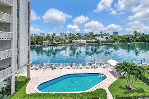 Condominio en venta en Bay Harbor Islands, Florida, 3 dormitorios, 225.57 m2 № 1348621 - foto 25