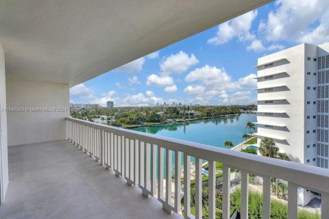 Condo in Bay Harbor Islands, Florida, 3 bedrooms  № 1348621 - photo 12