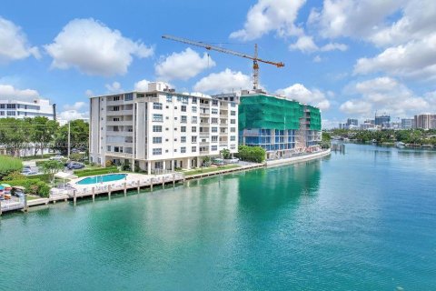 Condo in Bay Harbor Islands, Florida, 3 bedrooms  № 1348621 - photo 27