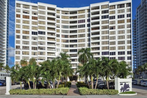 Condo in Hollywood, Florida, 2 bedrooms  № 1056785 - photo 28