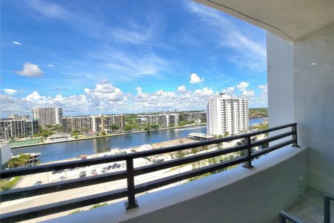 Copropriété à vendre à Hollywood, Floride: 2 chambres, 93.83 m2 № 1056785 - photo 2